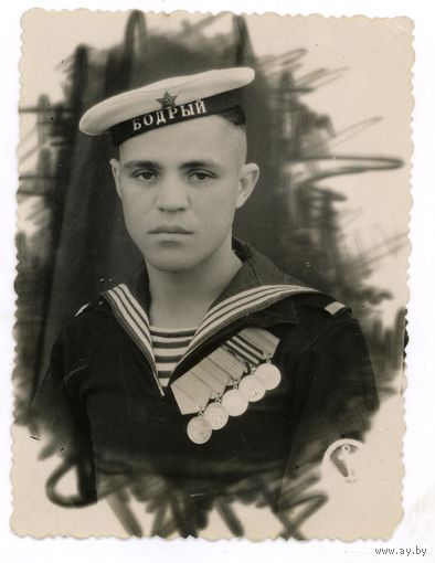 РЕДКОСТЬ,фронтовое фото матроc ЮНГА ,с Эсминца БОДРЫЙ подписано (А21)