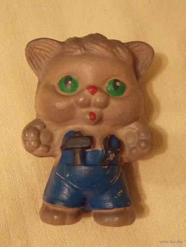 Кот, котенок-мастер - резиновая игрушка СССР, пищалка, старая резина