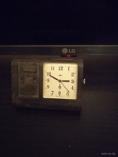 Часы настольные"Луч" рабочие с будильником