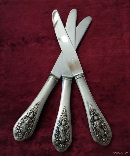 Серебряные столовые ножи, интересного дизайна. Цена за штуку. Серебро. Бутан.