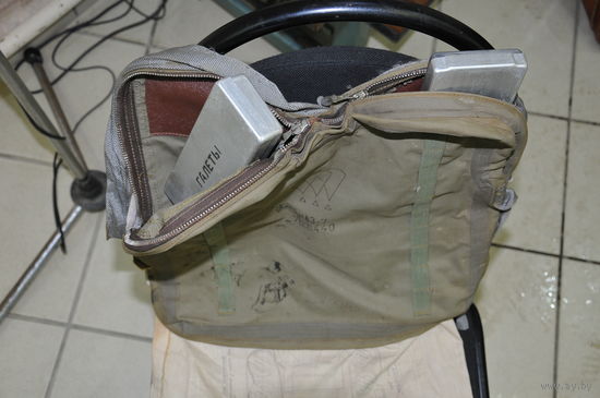 Из прочнейшей ткани одна из разновидностей -ЧЕШСКАЯ сумки-рюкзака НАЗа лётчика СССР.