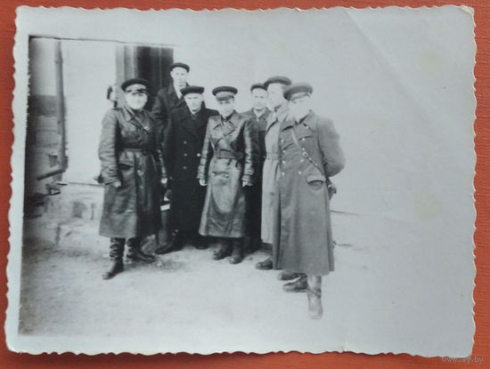 Фото группы сотрудников правоохранительных органов(?). 1948 г. 9х12 см