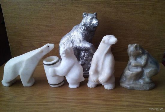 Белый полярный медведь (умка) 2шт., один бурый мишка и один медведь-альбинос с бочонком. Из камня. 4шт. (возможен обмен)