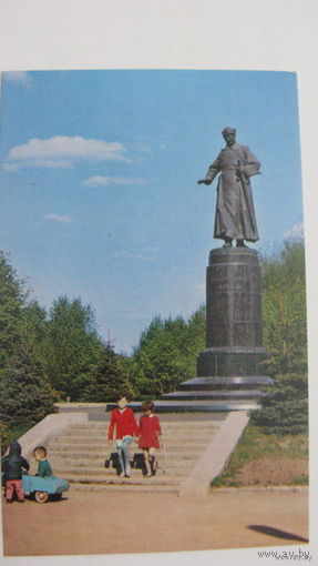 Памятник   1971г  г.Иваново М.В.Фрунзе