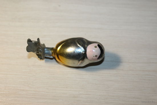 Ёлочная игрушка "Матрёшка",  времён СССР, длина 7.5 см.