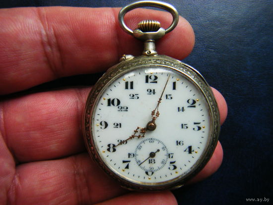 Старинные серебренные часы на ходу. 19-й век.