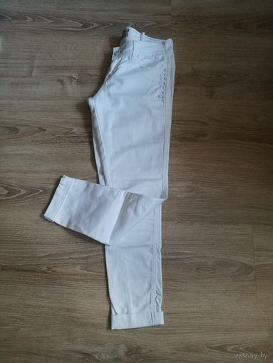 Белые джинсы Bershka, р.44-46