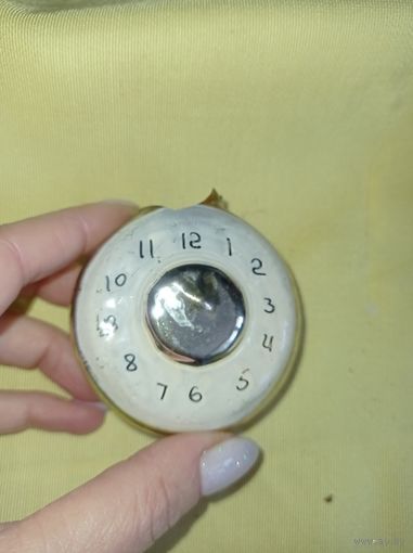 Елочная игрушка СССР, елочная игрушка  часы, часики, будильник. со сколом трубочки