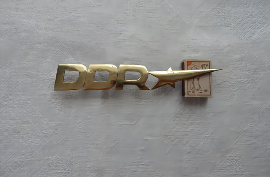 Эмблема "DDR".