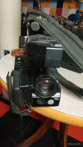 Видеокамера JVC.