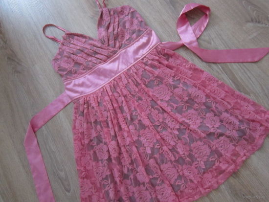 Платье нарядное, розовый гипюр, р.М