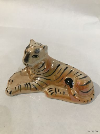 Фарфоровая статуэтка "Тигр" Добруш
