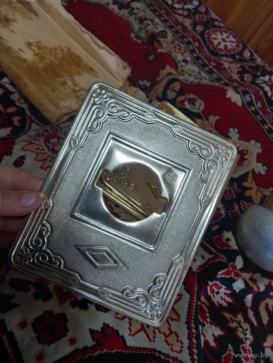 Накладка рама декоративная панель под выключатель (розетку) СССР металл под золото 19.5х16 см.