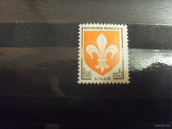 Старенькая Франция чистая MNH** герб (3-1)