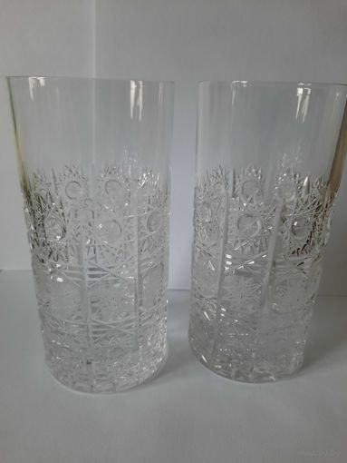 Два хрустальных стакана