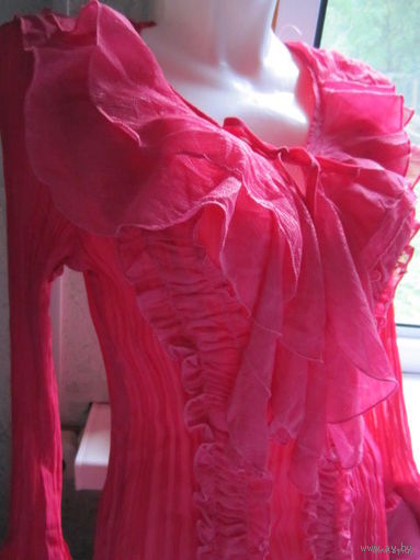 "Жатая" блузка ярко-розового цвета с рюшами, р.44-46