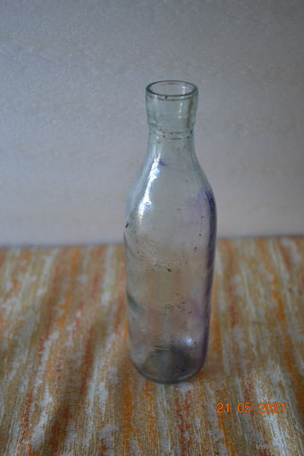 Бутылка прозрачного стекла
