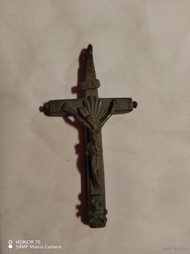 Крест мощевик католический