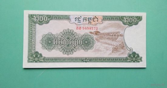 Банкнота 200 риэлей Камбоджа 1992 г.