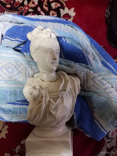 Старинный бюст женщины под реставрацию конец 19 в. (до 1868 г.) Скульптор A.CARRIER  Клейма алебастр 27 см.