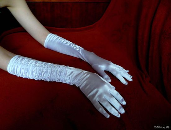 Перчатки Атласные- вечерние- можно надеть, как на свадьбу- так и просто на выход под коктельное платье, имеются в трёх цветах: Белые, Серебристый металлик и Красные-ценна указанна за одну пару!