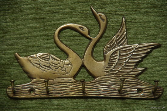 Вешалка - ключница латунная   " Лебеди "  ( 10,5 х 17,5 )