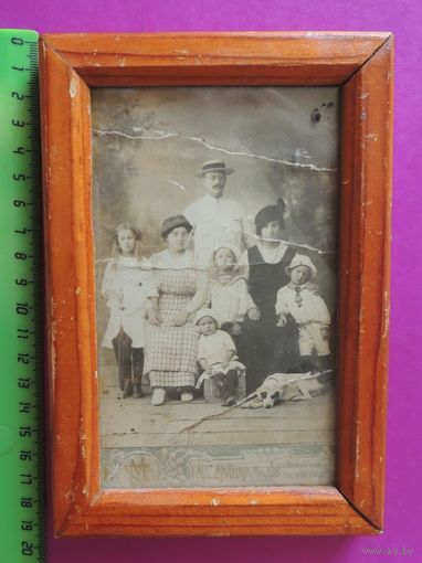 Фото кабинет-портрет в рамке под стеклом "Семья", 1916 г., фот. Мотыкальский, г. Никольск-Уссурийский
