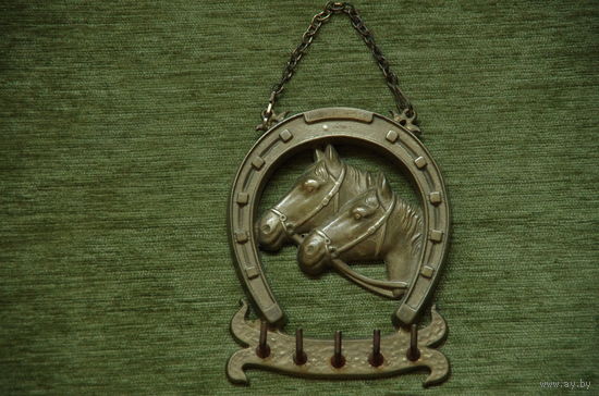 Вешалка - ключница латунная " Лошади "    ( 11,5 х 20,5 )
