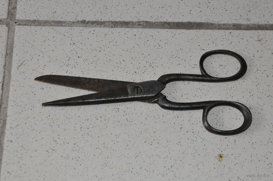 Надёжнейшие  ножницы "Золинген" как для  стрижки так и ремонта  формы.Полнейший оригинал в  чердак  сохране.