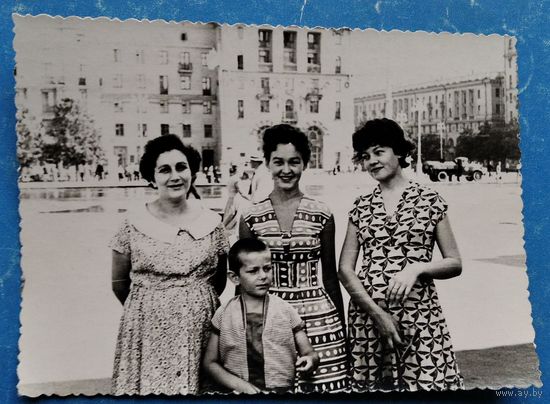 Минск. Фото на Привокзальной площади. 1960-70-е. 8х11 см.