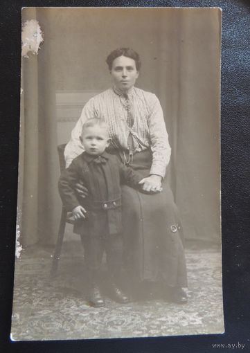Фото "Мать и сын", зап. Беларусь, 1930-е гг.