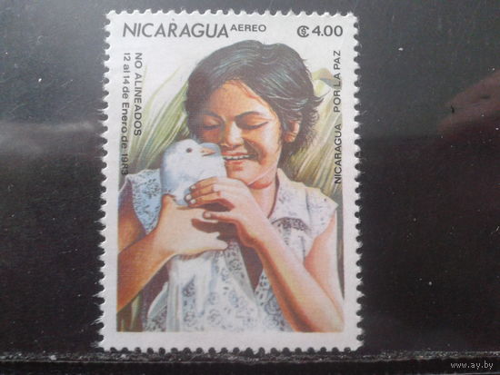 Никарагуа 1983 Девочка с птицей в руках**