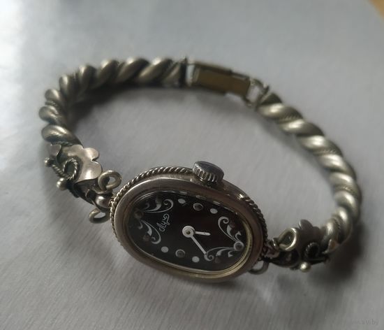 Часы наручные женские "Луч", с браслетом, 17 камней, Сделано в Беларуси