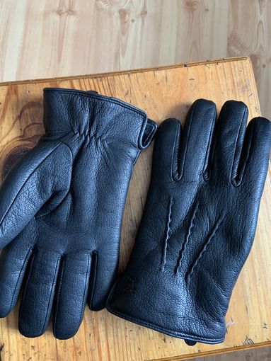 Мужские зимние перчатки из отличной натур.кожи на натуральном меху. 9 размер. С идеальными логотипами на коже.