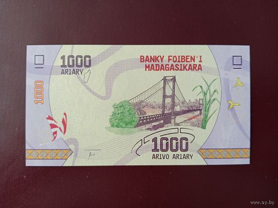 Мадагаскар 1000 ариари 2017 UNC