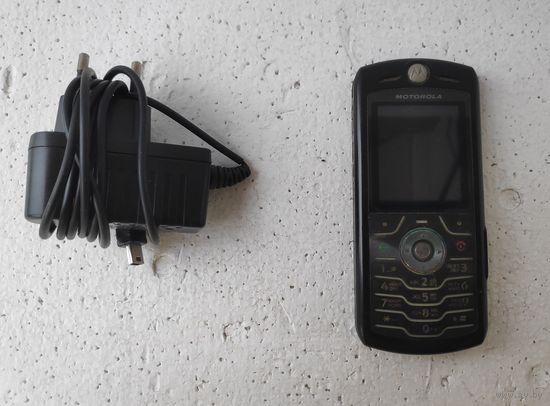 Кнопочный сотовый телефон Motorola L7