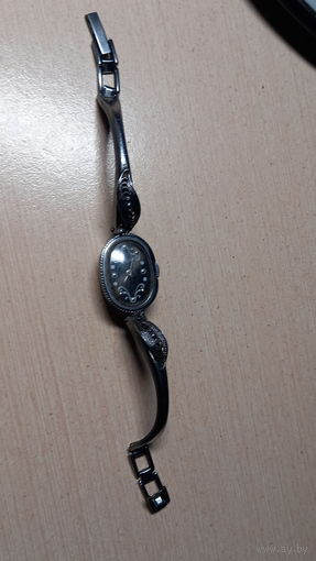 Часы ЛУЧ женские с браслетом мделаны в СССР