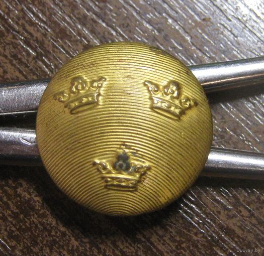 Пуговица большая мундирная ВС Швеции (3 короны), клейма, позолота .