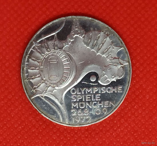Монета 10 марок 1972 года. Олимпиада Мюнхен. Стадион. Серебро.