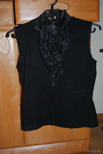 Фирменная Блуза-безрукавка-e-Vie-цвет чёрный с шикарнейшим жабо-расшитым блёстками и пайкетками-Франция-размер-40/42-44-S/M!