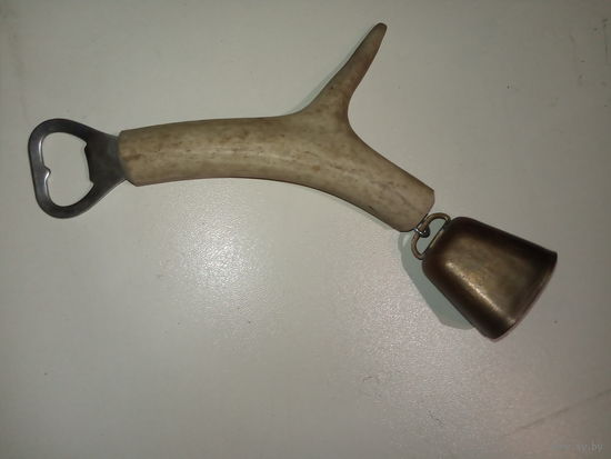 Ключ-откупорка открывалка открывашка из рога с колокольчиком