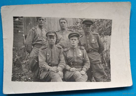 Групповое фото военных 363 мсд. 1944 г. Польша. 6.5х9.5 см