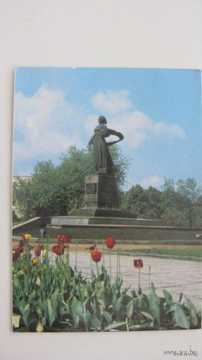 Памятник   1988г  г Калининград Монумент :Мать-Россия: