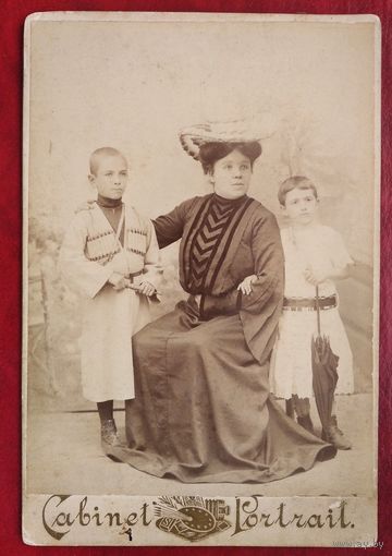 Фото женщины с детьми. До 1917 г. Кутаиси. 10х15 см