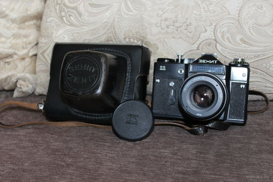 Фотоаппарат "ЗЕНИТ 11", с объективом Гелиос 44М-4, рабочий.