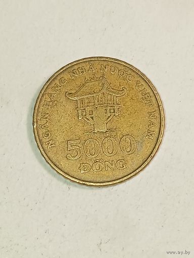 Вьетнам 5000 донгов 2003 года .