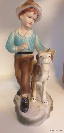 Фарфоровая статуэтка Мальчик с собакой бисквит редкая с клеймом Румыния высотой 21 см в прекрасном состоянии