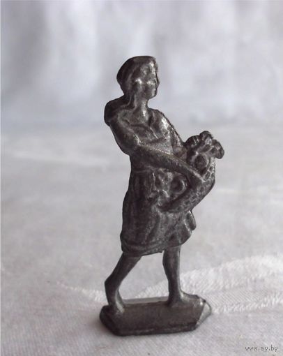 Миниатюрная статуэтка Сборщица урожая Олово