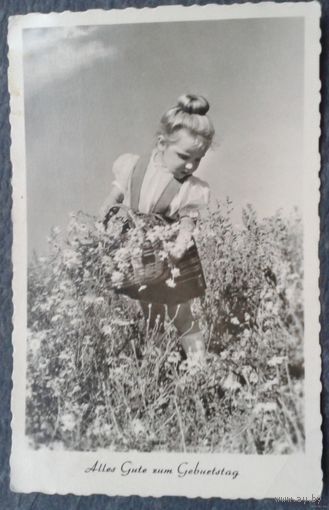 Девочка и полевые цветы. Дети. Германия 1950-е. Подписана