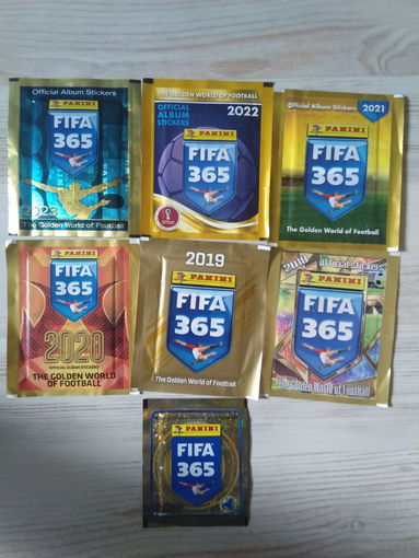 7 пакетиков с наклейками Fifa Panini